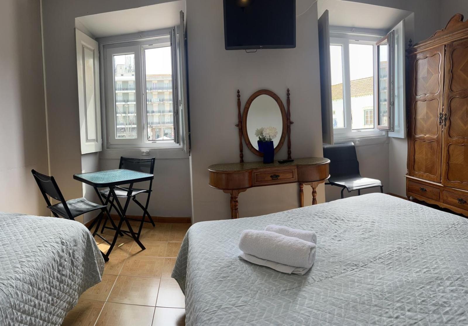 Residencia Aviz Hotel Peniche Bagian luar foto